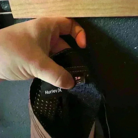 Men’s Hurley White with Black stripes Board Shorts XXL - Picture 3 of 5